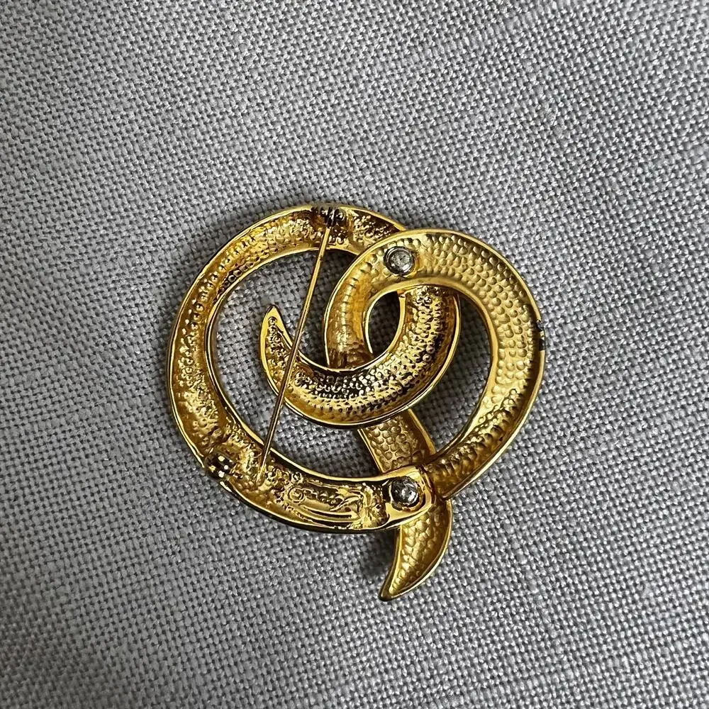 Lapel Pin Brooch Gold Metal Swirl Modern Costume Jewelry Abstract Artsy Unisex